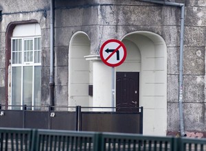Można zawracać na zakazie skrętu w lewo? A na zielonej strzałce?