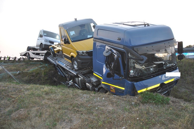 27-latek, który na drodze S5 ładował na lawetę zepsuty samochód, zginął po potrąceniu przez ciężarówkę