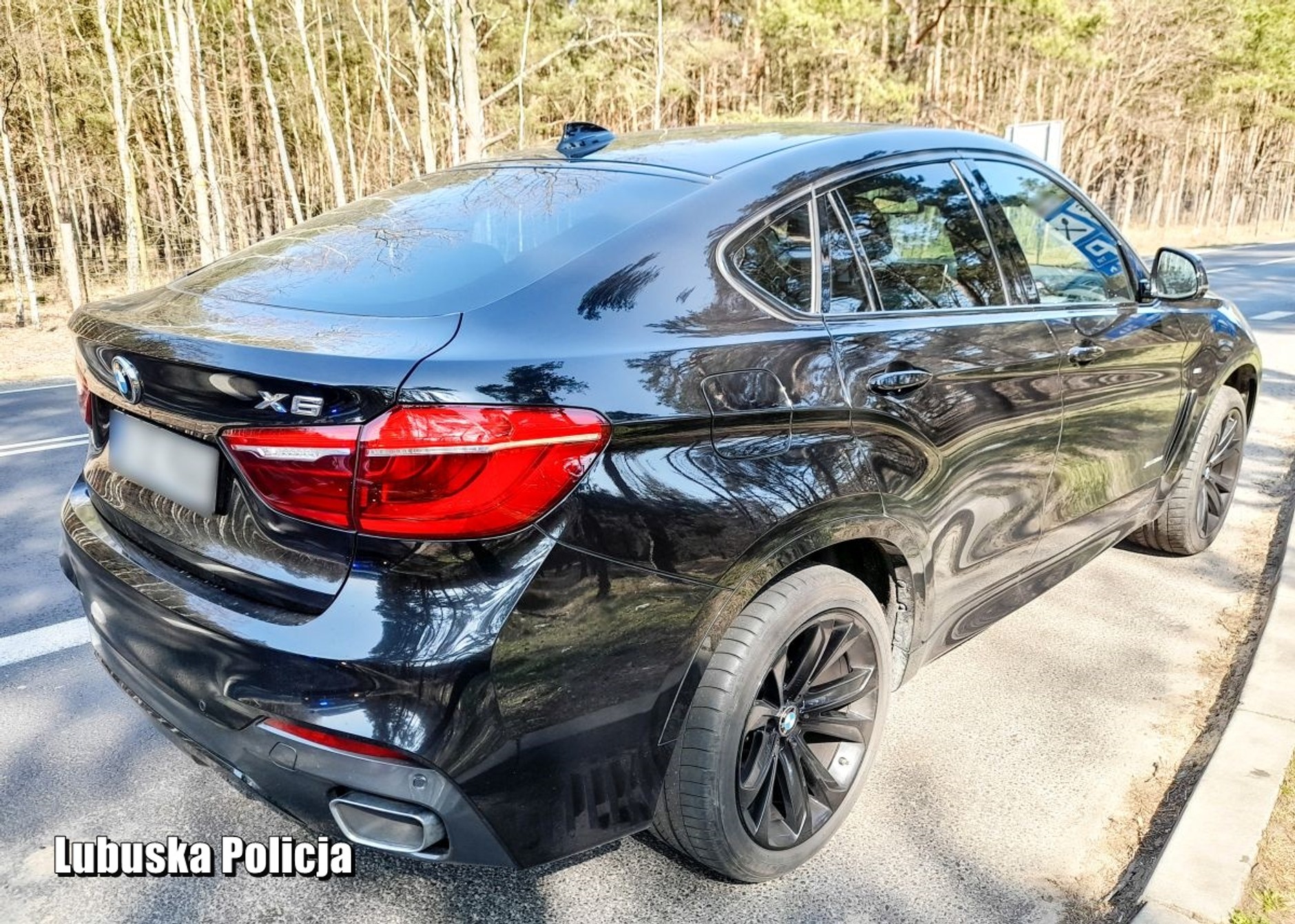 Policjanci odzyskali skradzione w Niemczech BMW X6