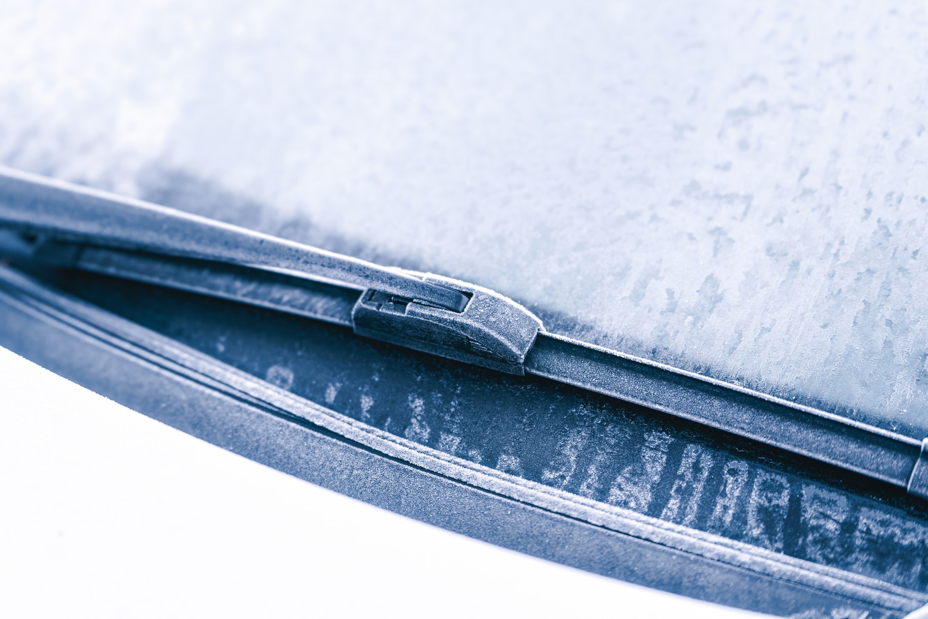 Nie włączaj wycieraczek, dopóki nie masz pewności, że mogą&nbsp;się poruszać swobodnie. 