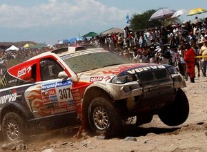 Rajd Dakar 2011: awans Hołowczyca