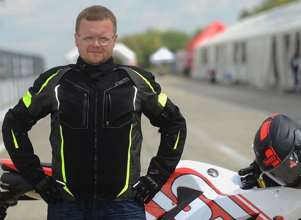 Modeka Fuego – kurtka i rękawice do miasta i w trasę