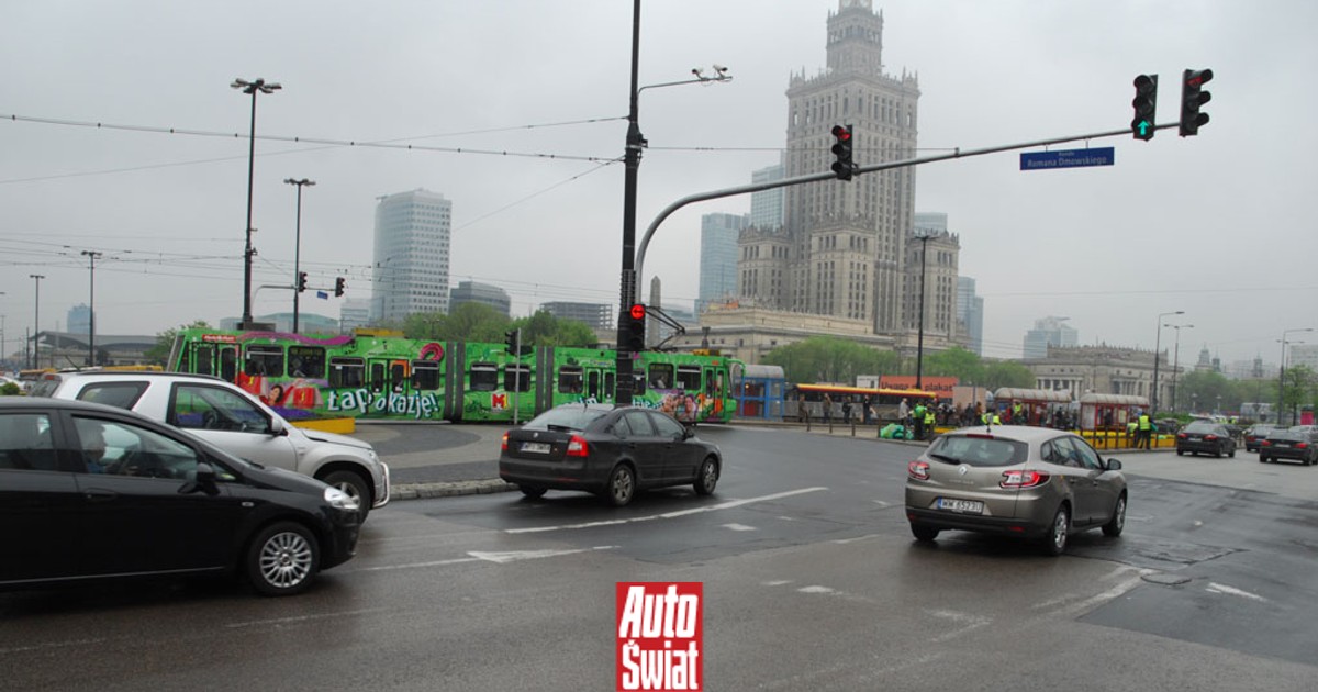 Zapaliło się zielone, a kierowca i tak dostał mandat. Kierowcy źle rozumieją strzałkę w lewo