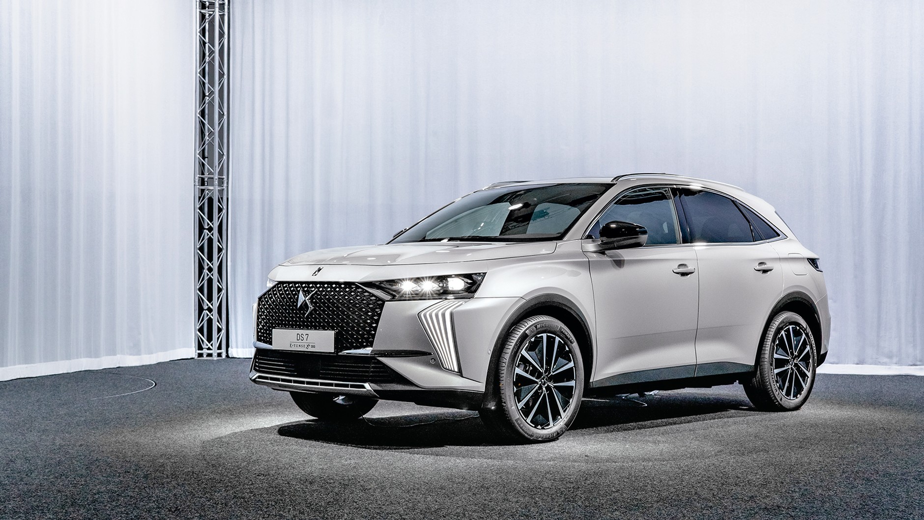 Face lifting w dosłownym znaczeniu: nowy model ma poprawiony kontur „twarzy”. Ledowe światła to teraz standard