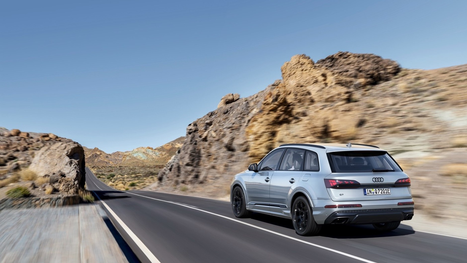 Audi Q7 TFSI e quattro łączy zalety napędów elektrycznych i spalinowych
