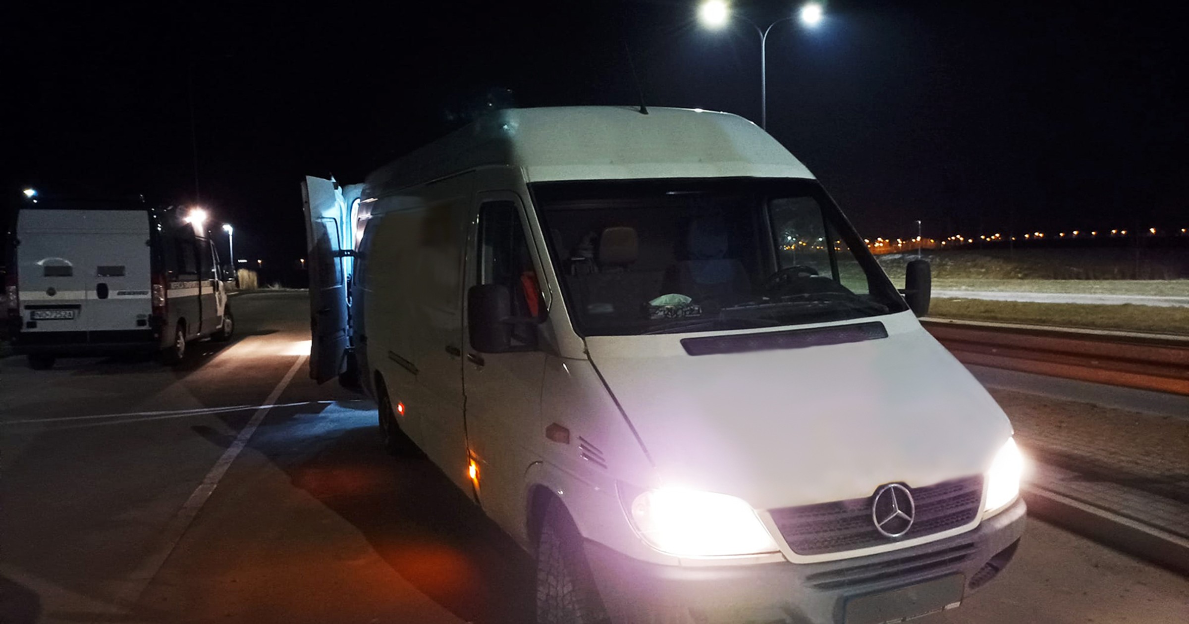Patrol ITD zatrzymał do kontroli dostawczego Mercedesa — pojazd był w fatalnym stanie technicznym
