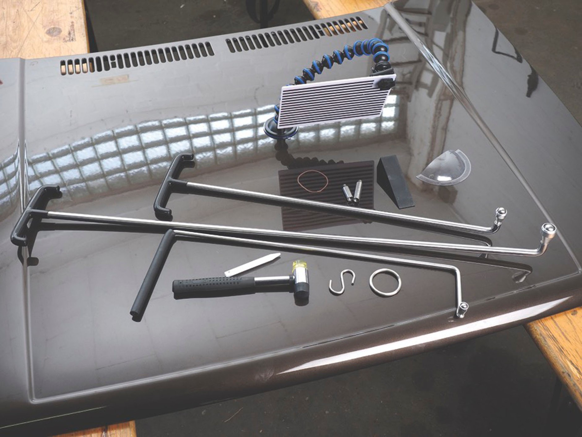 Jak usunąć wniecenia bez lakierowania - potrzebny sprzęt