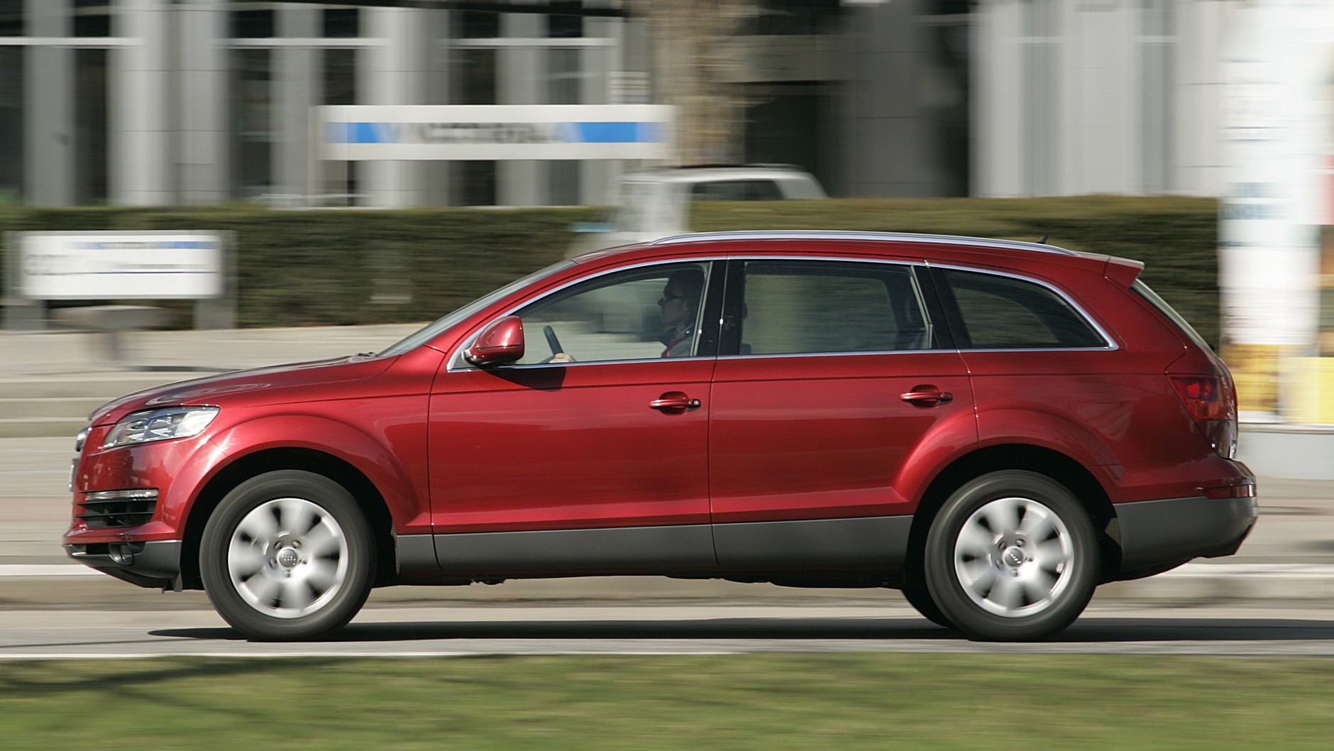 Terenowa limuzyna Audi ma długość ponad 5m!