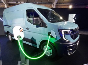 Nowy Renault Master w wersji E-Tech. Alternatywa dla dostawczaka z dieslem