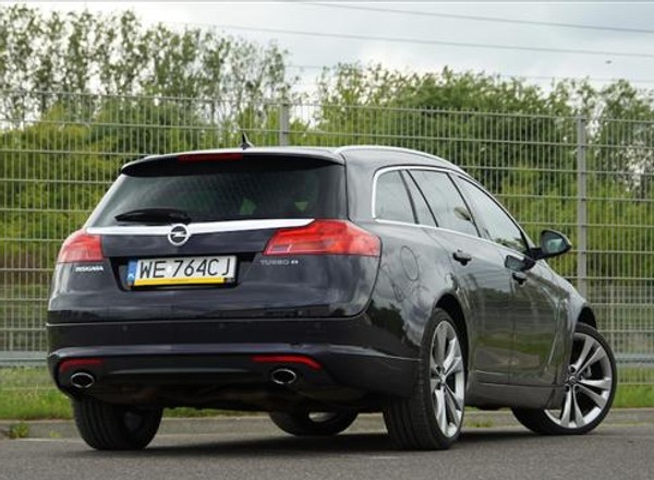 Opel Insignia Sports Tourer Turbo 4x4 - Rodzinny turboekspres (TEST)