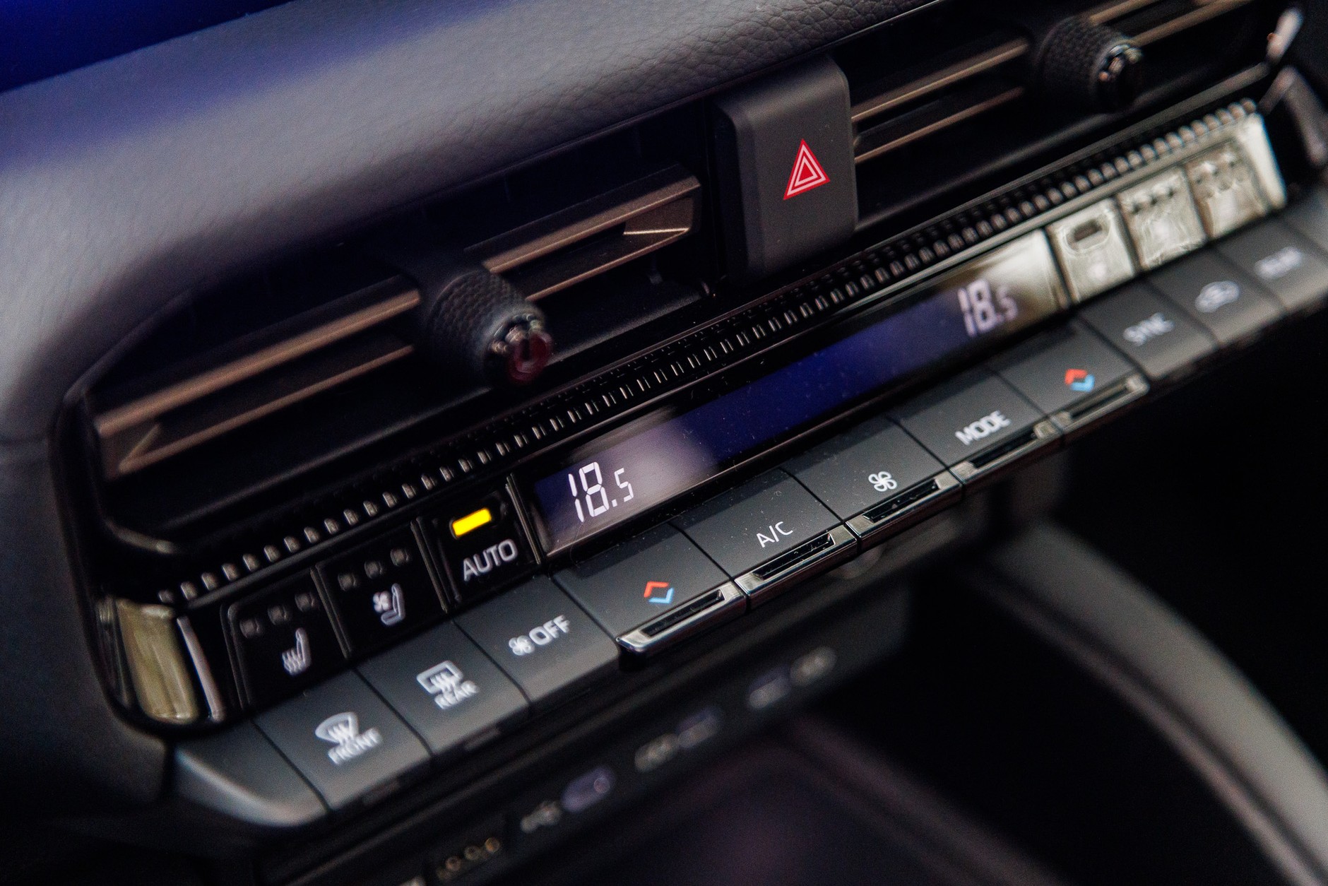 Jeep Wrangler vs Toyota Land Cruiser