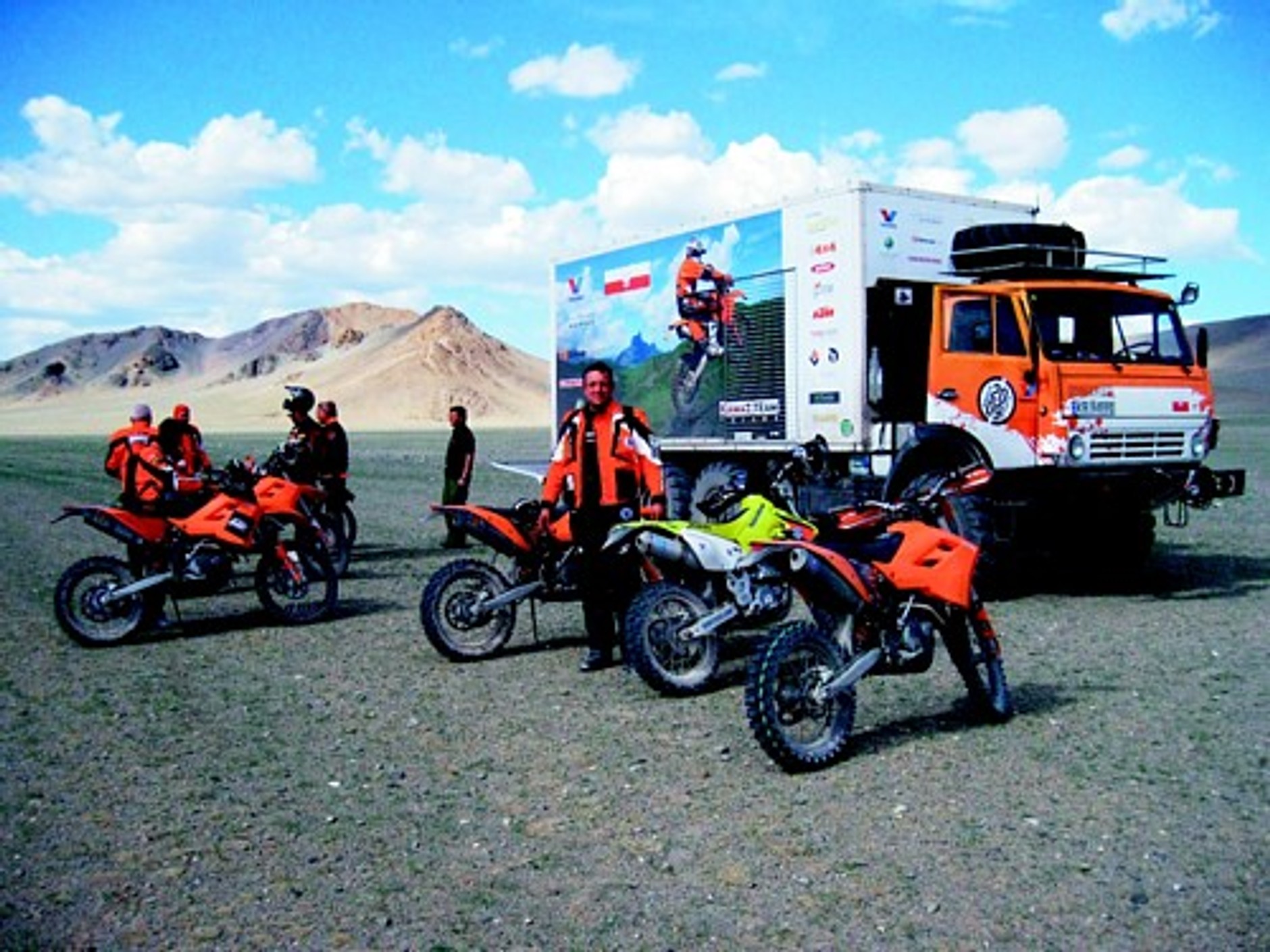 Kamazem i motocyklami po Mongolii