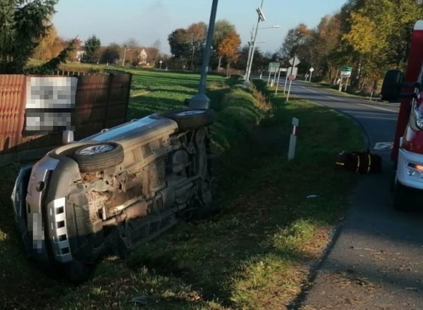 Traktor rozpadł się na dwie Części po zderzeniu z chevroletem