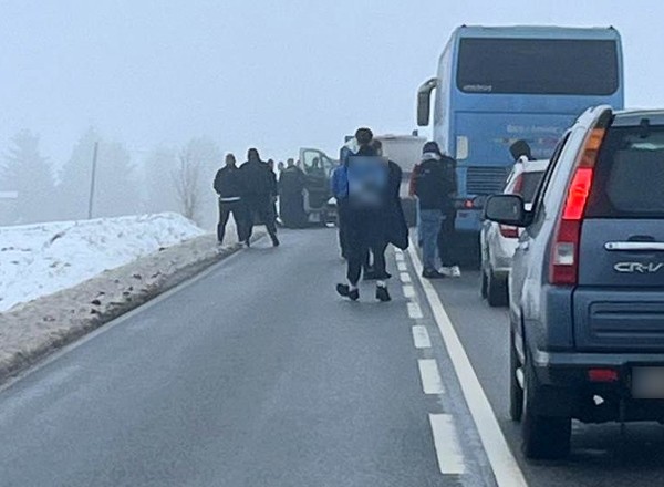 Ustawka pseudokibiców przerwana przez policję. Interwencja na drodze wojewódzkiej