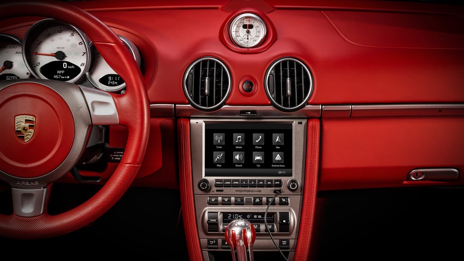 Nowoczesne stacje multimedialne dla starszych modeli Porsche