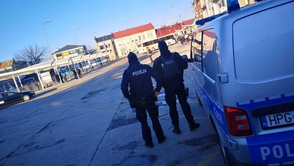 Policjanci z Nowego Sącza pomogli ukraińskiej rodzinie