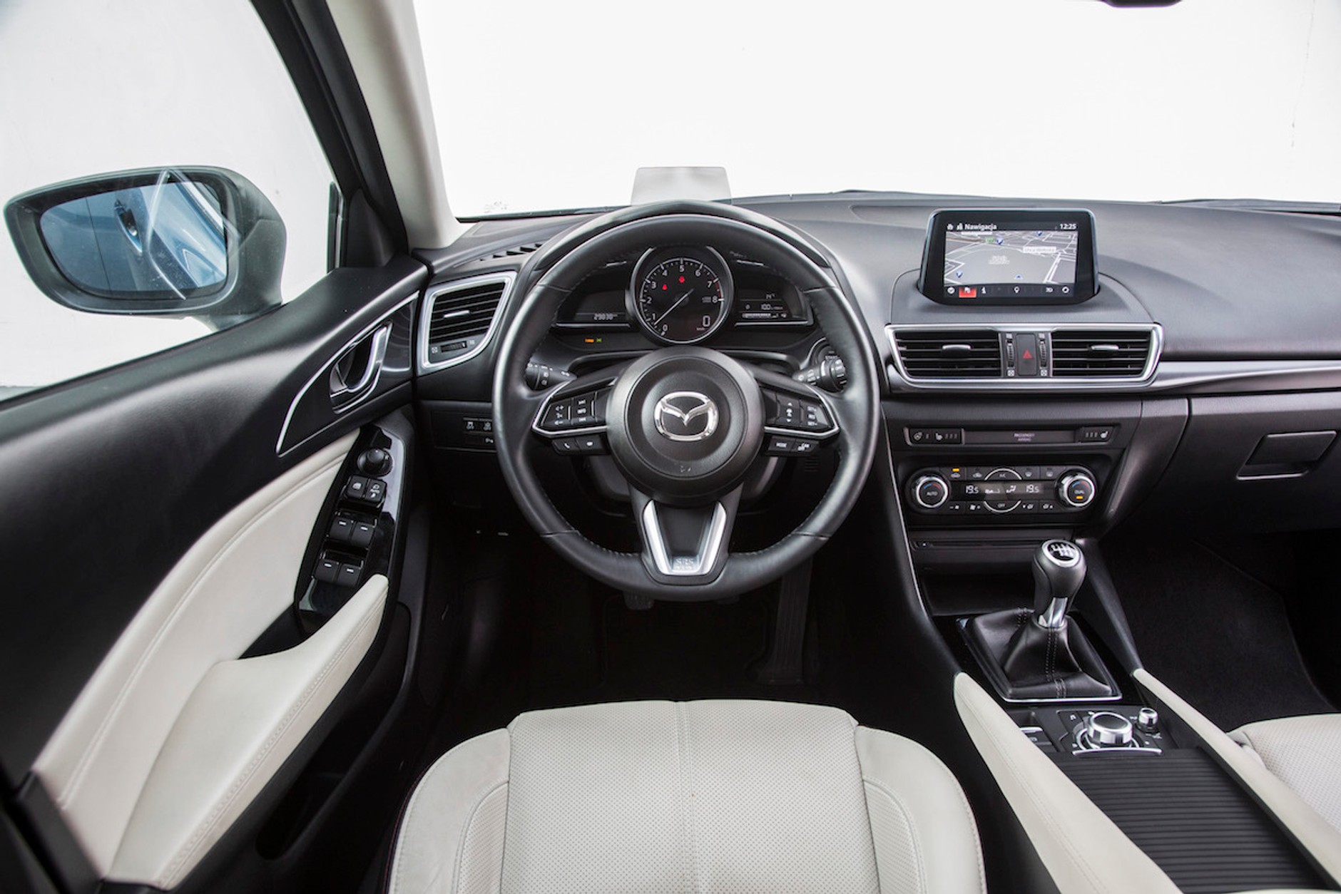 Mazda 3 - na rynku od 2013 r., kosztuje od 68 900 zł