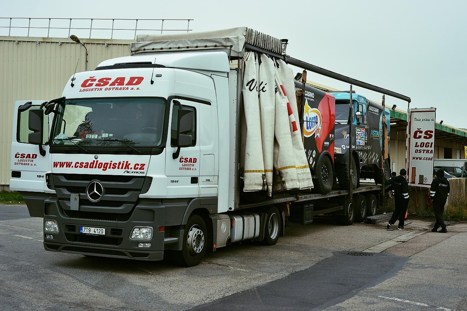 Dakar 2015: Szustkowski i Kazberuk w fabryce