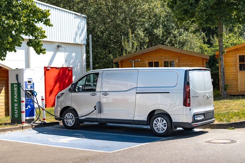 Maxus e-DELIVER 7