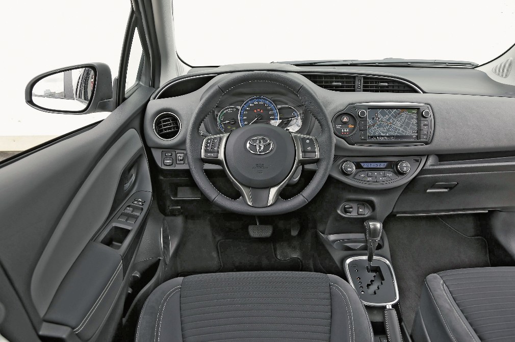 Toyota znacznie poprawiła  jakość wykończenia i unowocześniła kokpit. Multimedia czasami jednak zawodzą