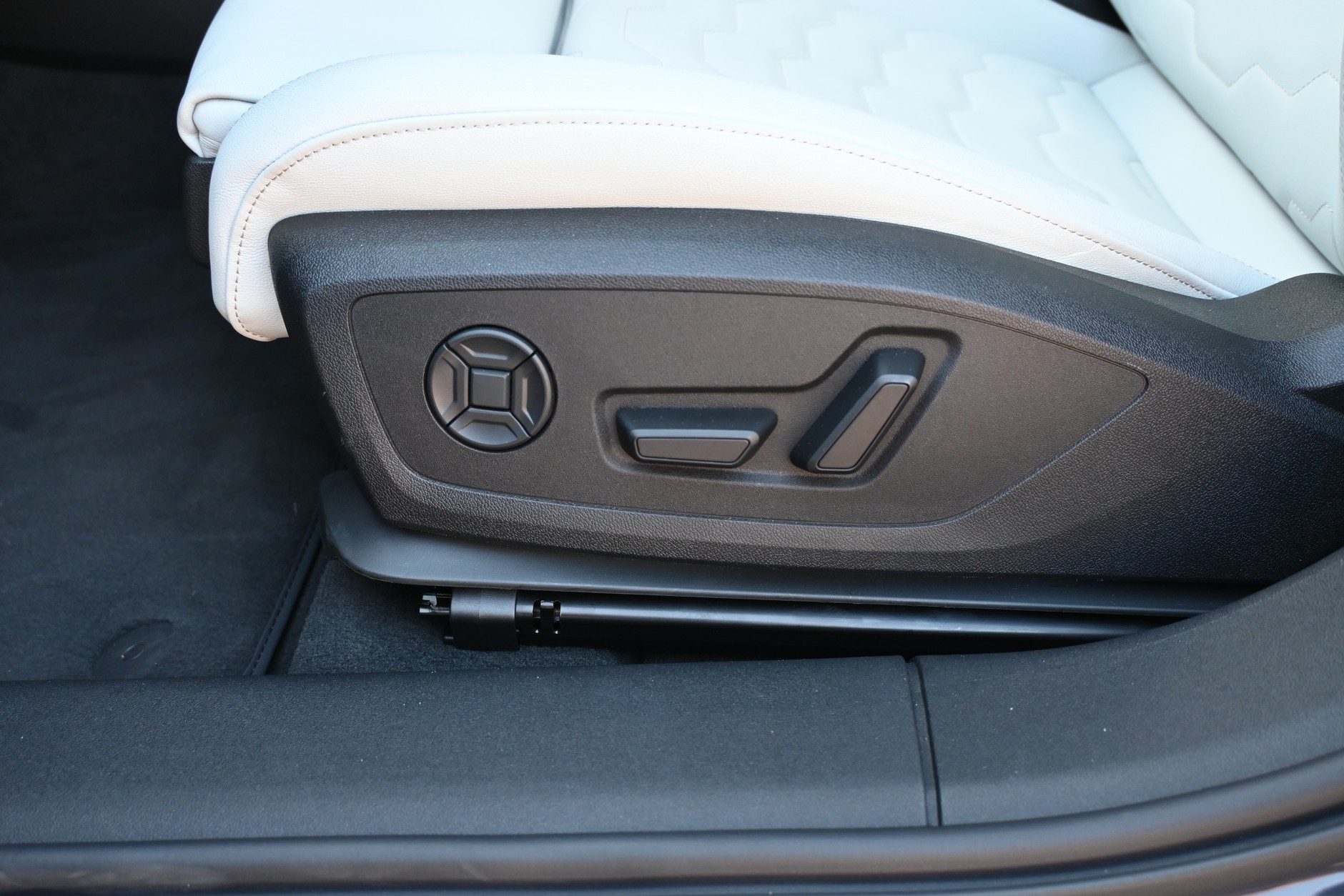 Audi A6 e-tron Avant