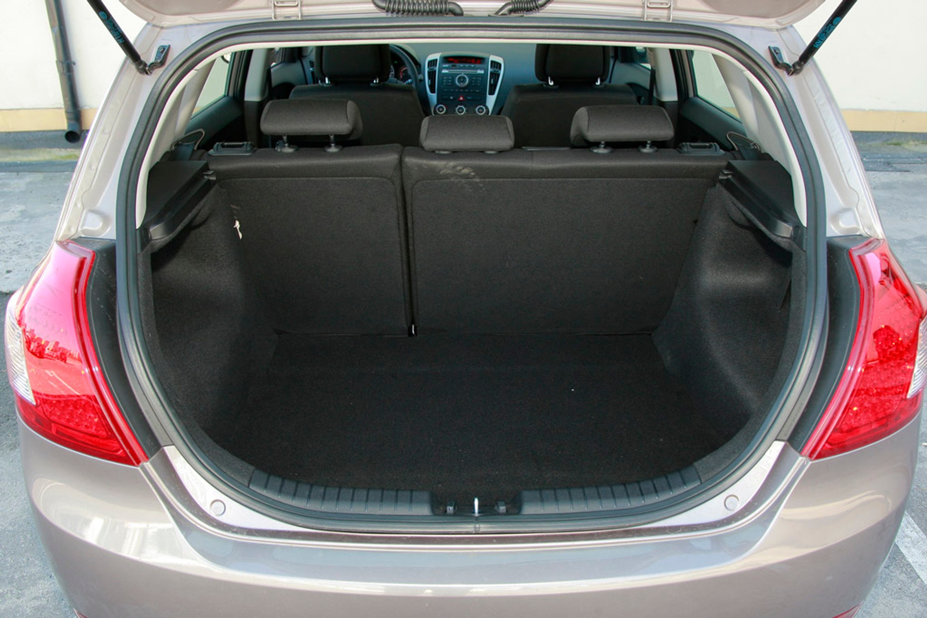 KIA ceed 1.4: czy podstawowy silnik ma sens?