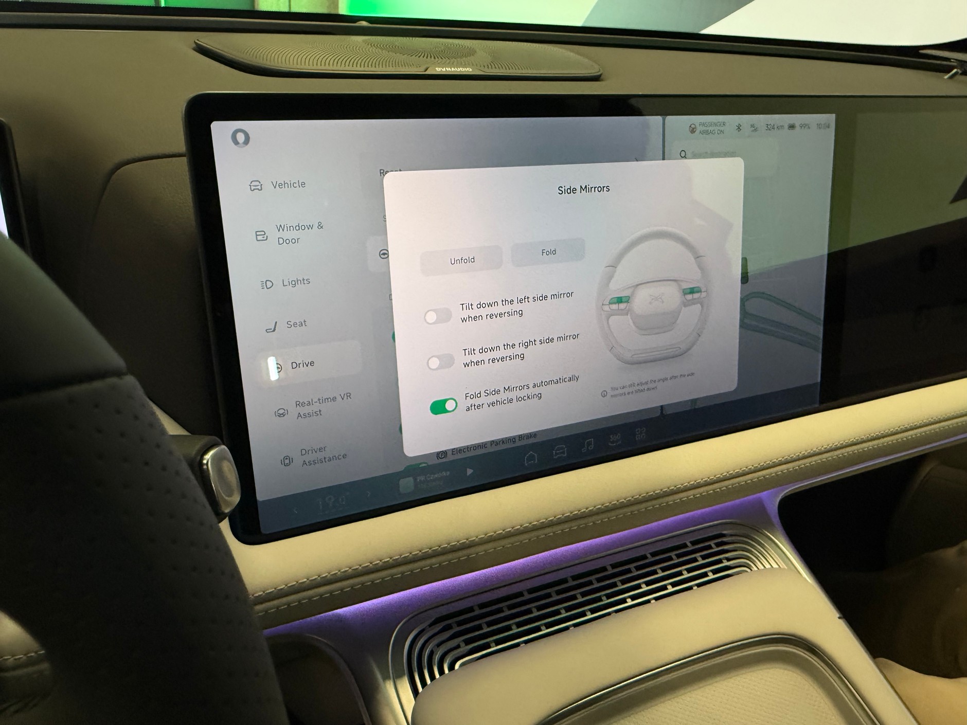 Ustawianie lusterek za pomocą ekranu dotykowego