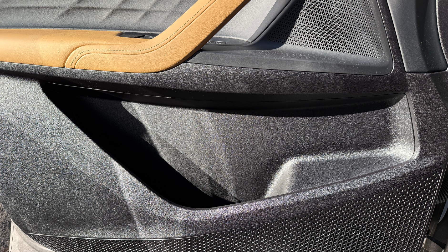 MG HS – w tym popularnym aucie trochę przyoszczędzono na plastiku