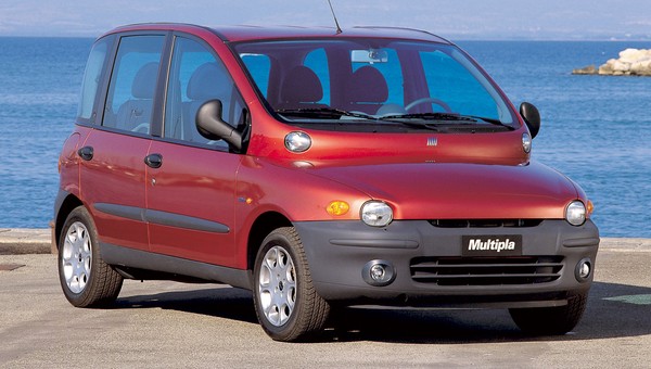 Fiat Multipla - gwiazda pierwszych stron gazet (z archiwum Auto Świata)