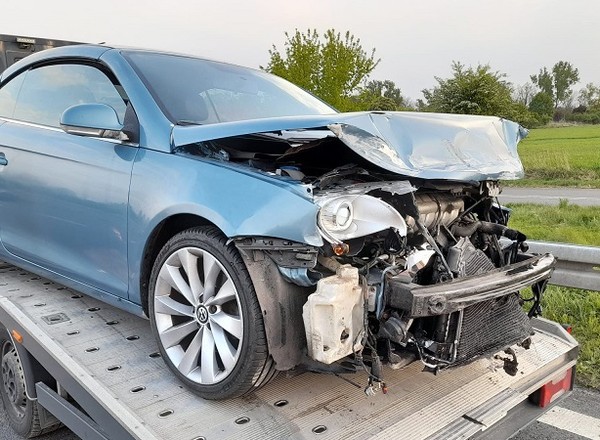 Stracił panowanie i rozbił auto. Miał na sumieniu coś gorszego