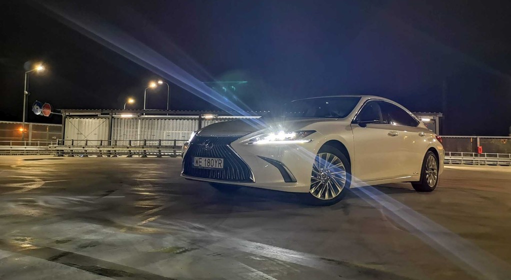 Lexus ES