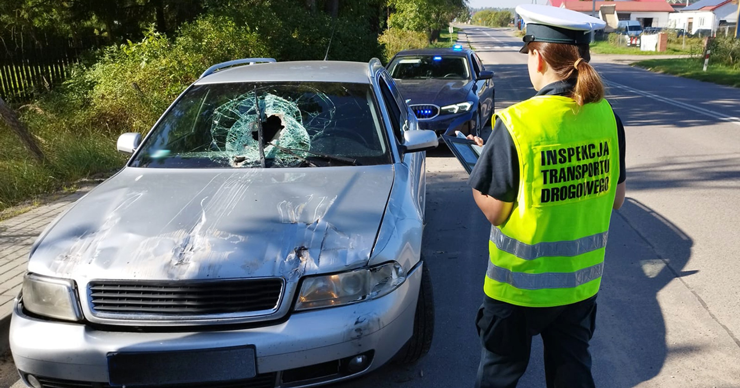 Kierowca Audi prowadził mimo wielkiej dziury w szybie