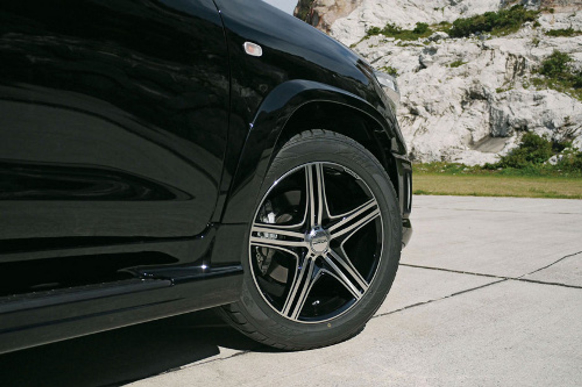 Toyota Land Cruiser "Black Bison" - Potężna jak bizon?