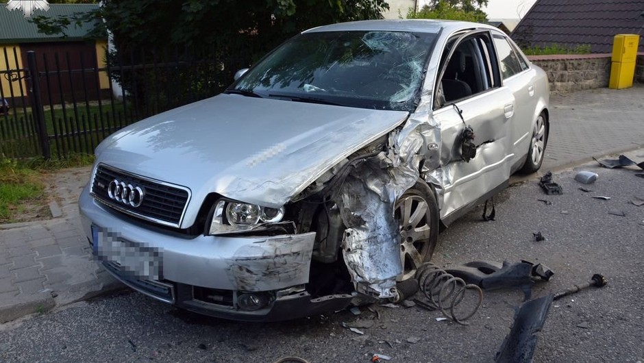 Kierowca Fiata czołowo zderzył się z Audi. Powód wykazał prosty test