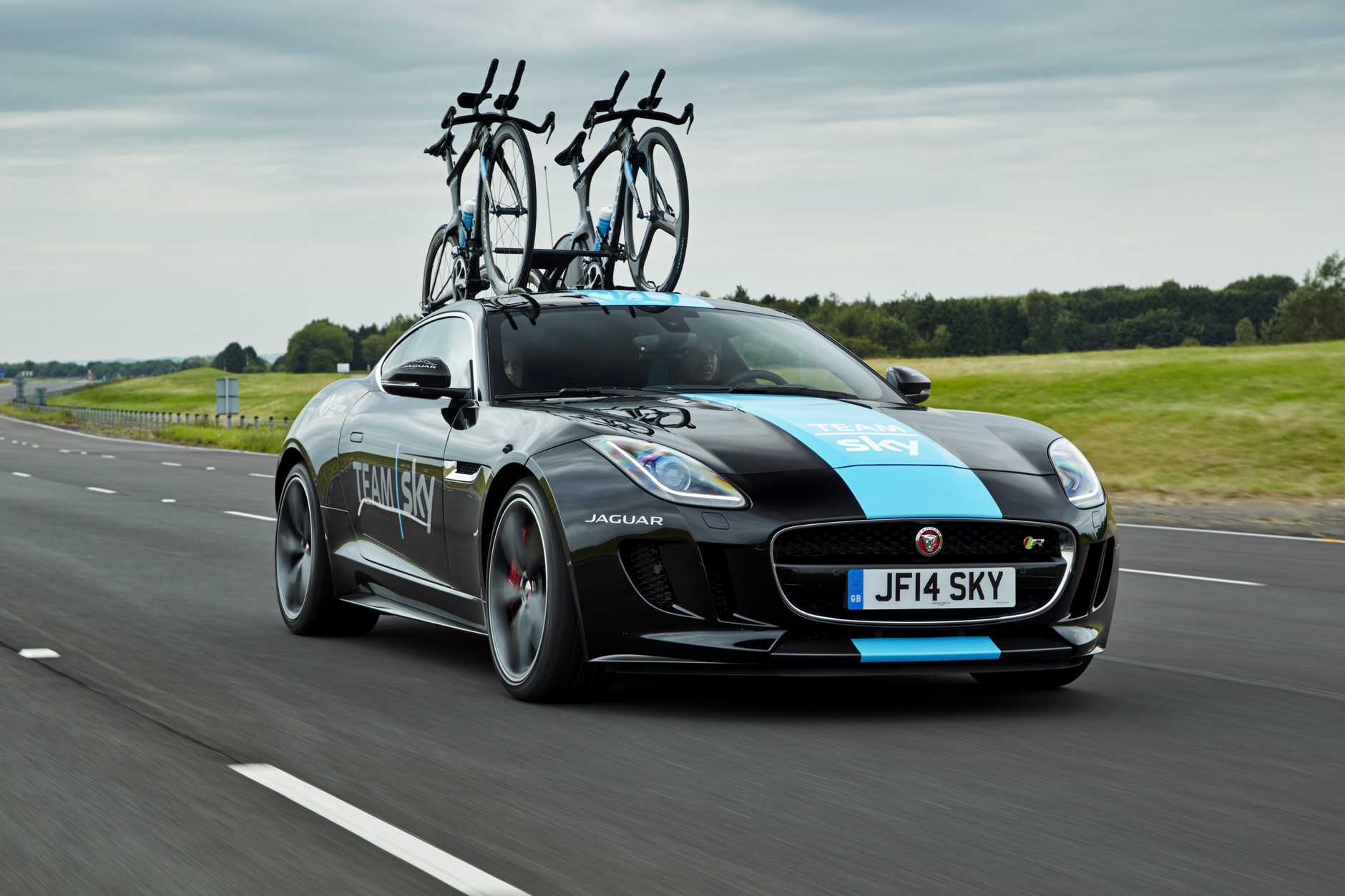 Jaguar F-Type - Sky Team