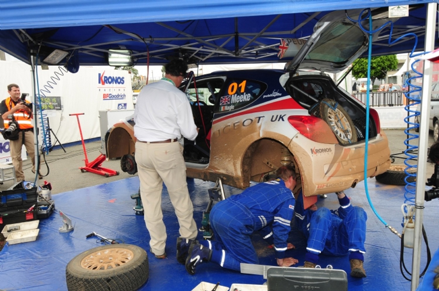 Rally de Curitiba 2010: pewne zwycięstwo Krisa Meeke, Juho Hänninen liderem IRC