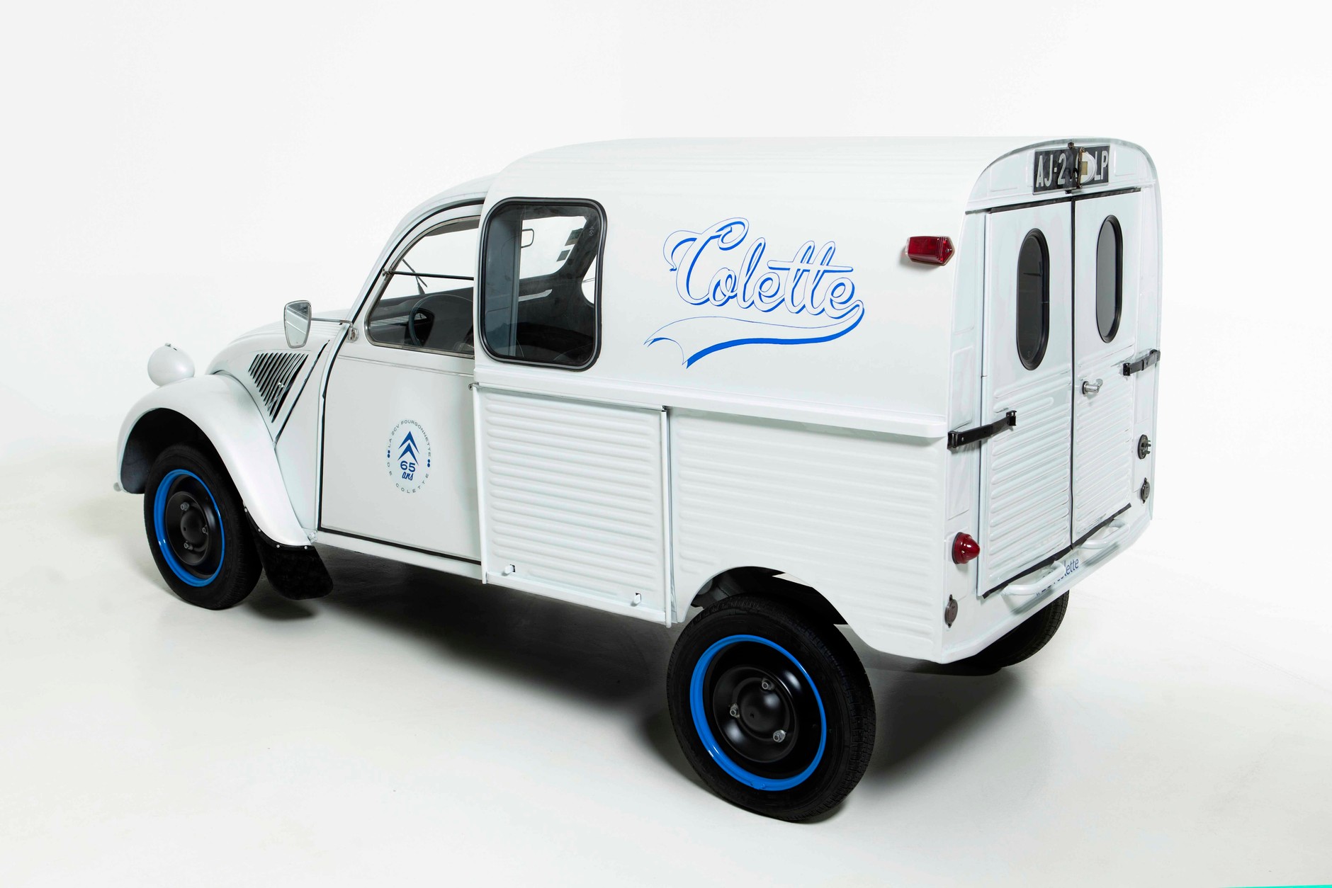 65 lat Citroëna 2CV Fourgonnette