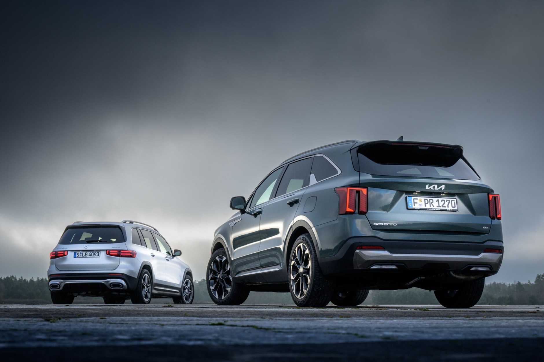 Kia Sorento i Mercedes GLB kosztują prawie tyle samo, mają tak samo mocne diesle i napęd na cztery koła, ale wiele je różni. Nie tylko gabaryty 