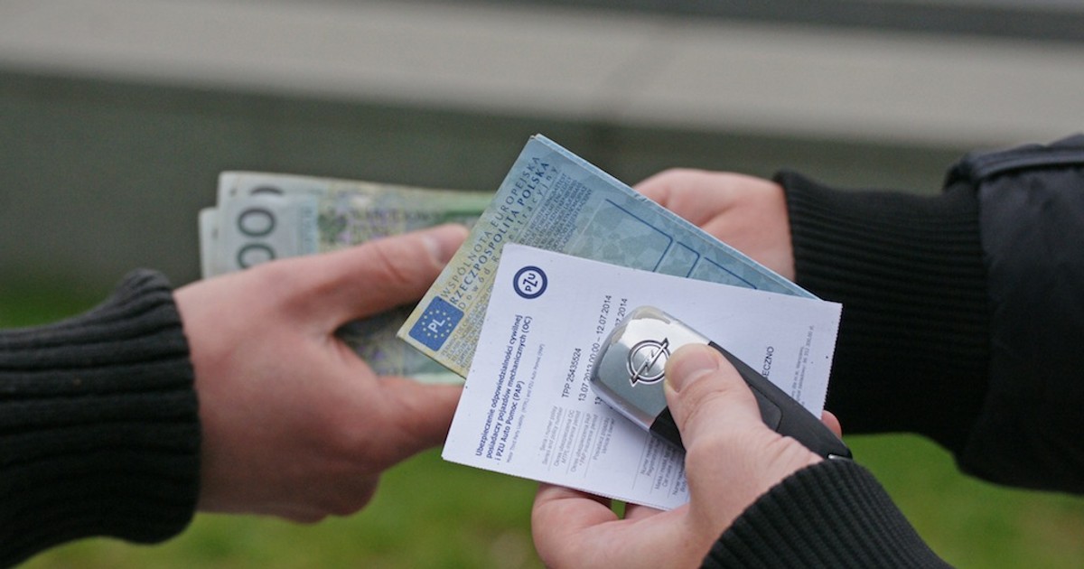 Sprzedajesz auto. A co z polisą OC?