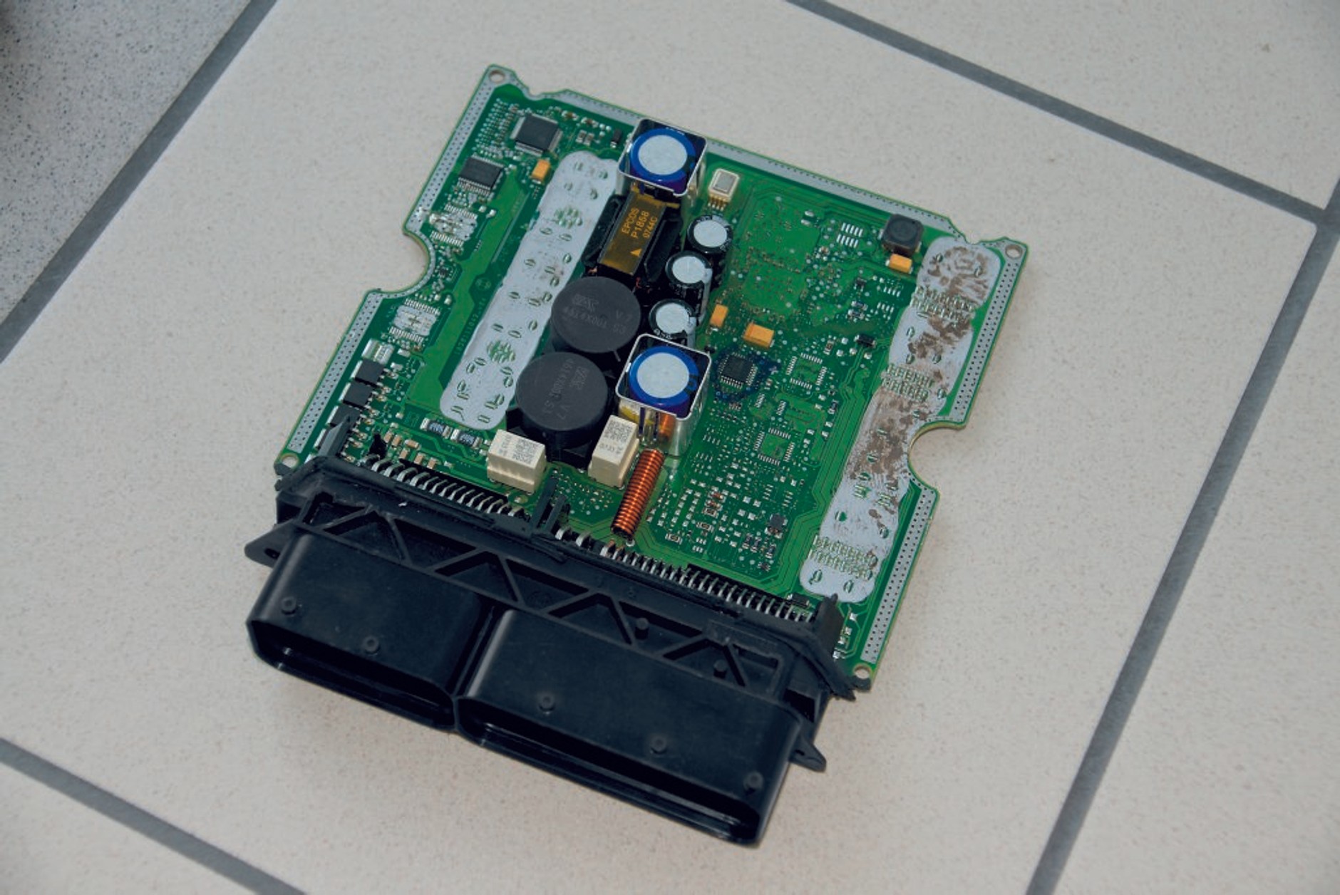 Elektronika w aucie - naprawiać czy nie