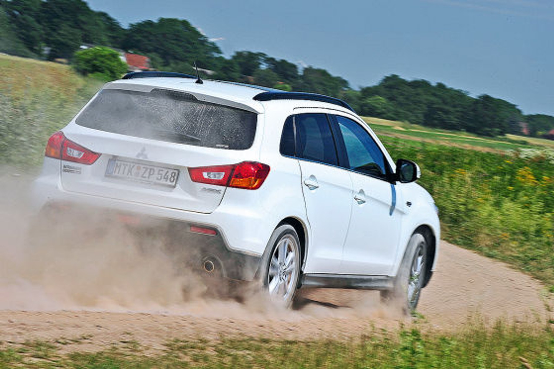 Mitsubishi ASX 1.8 DI-D 4WD Instyle: kompaktowy SUV, 1,8 l diesel (150 KM), droga hamowania w teście: 40,8 metrów.