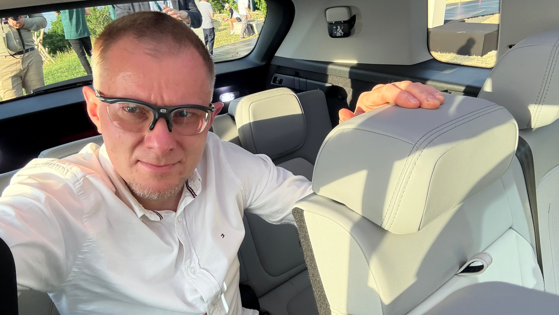 W trzecim rzędzie Skody Peaq mieści się dorosła osoba, choć trzeba nieco przesunąć do przodu kanapę
