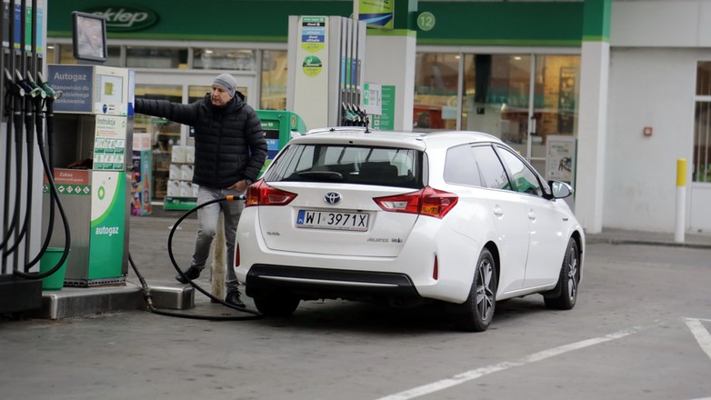 Toyota Auris Kombi 1.8 Hybrid LPG 2014 2. generacja