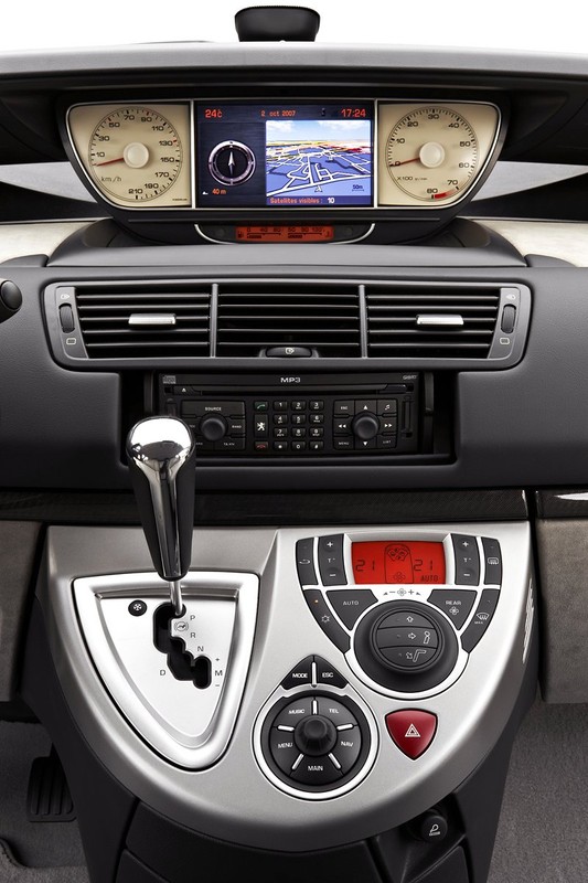 Nowy Peugeot 807: przyjemność na najwyższym poziomie
