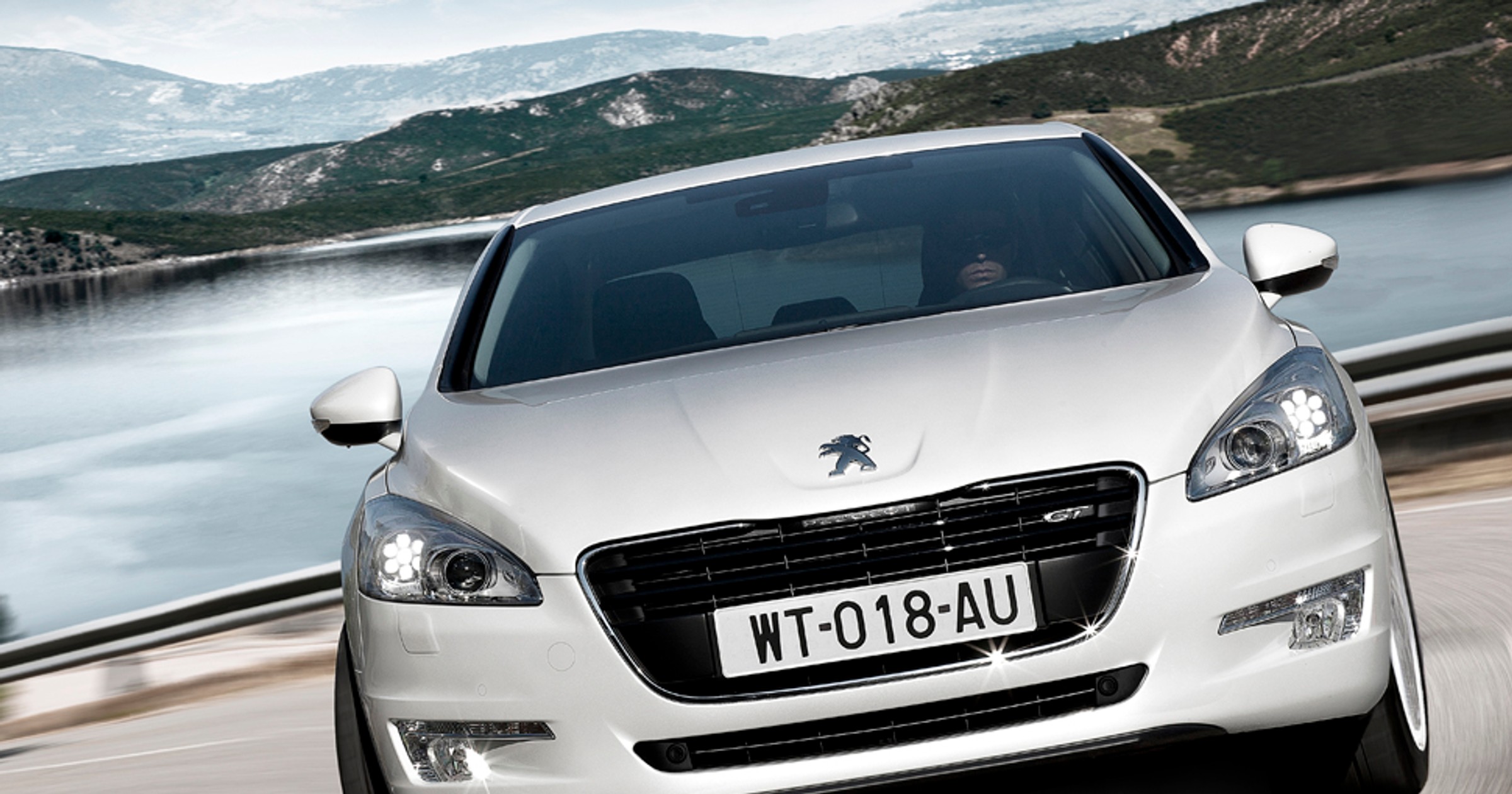 Peugeot 508 HYbrid4 również w wersji sedan