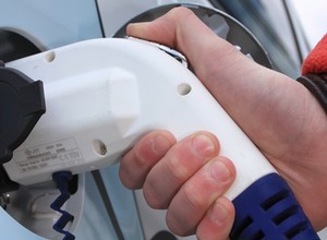 Rządowe dopłaty do aut elektrycznych - kiedy, ile i co z przedsiębiorcami?