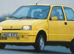 Fiat Cinquecento Sporting - maluch w sportowej formie (Z archiwum Auto Świata)