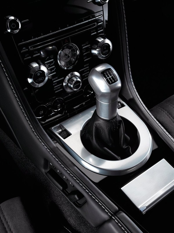 Nowy Aston Martin DBS w Pradze: oficjalne informacje i zdjęcia