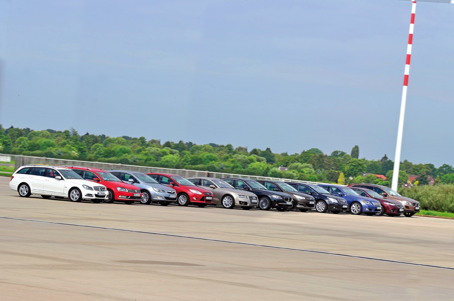 Test asystentów toru jazdy: sprawdziliśmy, który najlepiej utrzyma kurs