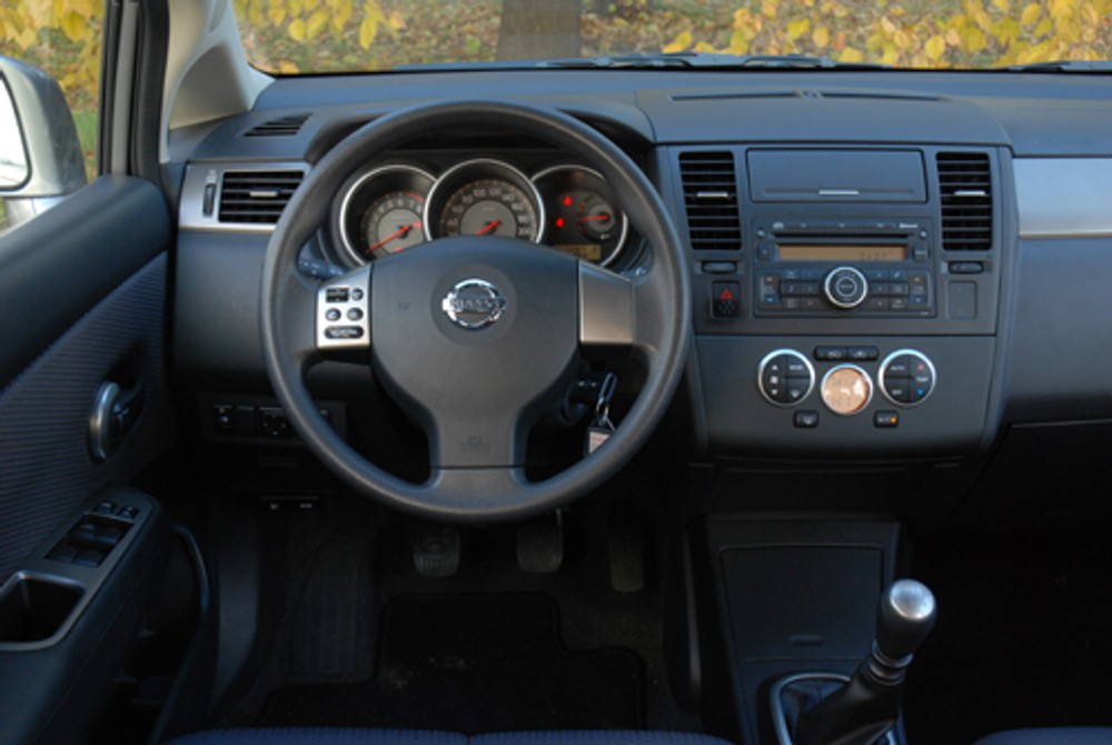 Fiat Linea, Toyota Corolla, Nissan Tiida - Nowi wśród sedanów